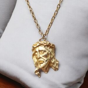 Vintage SS Jesus necklace